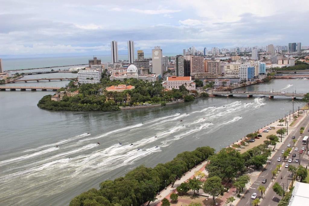 Sétima edição do Passeio das Pontes agita Pernambuco com navegação sustentável